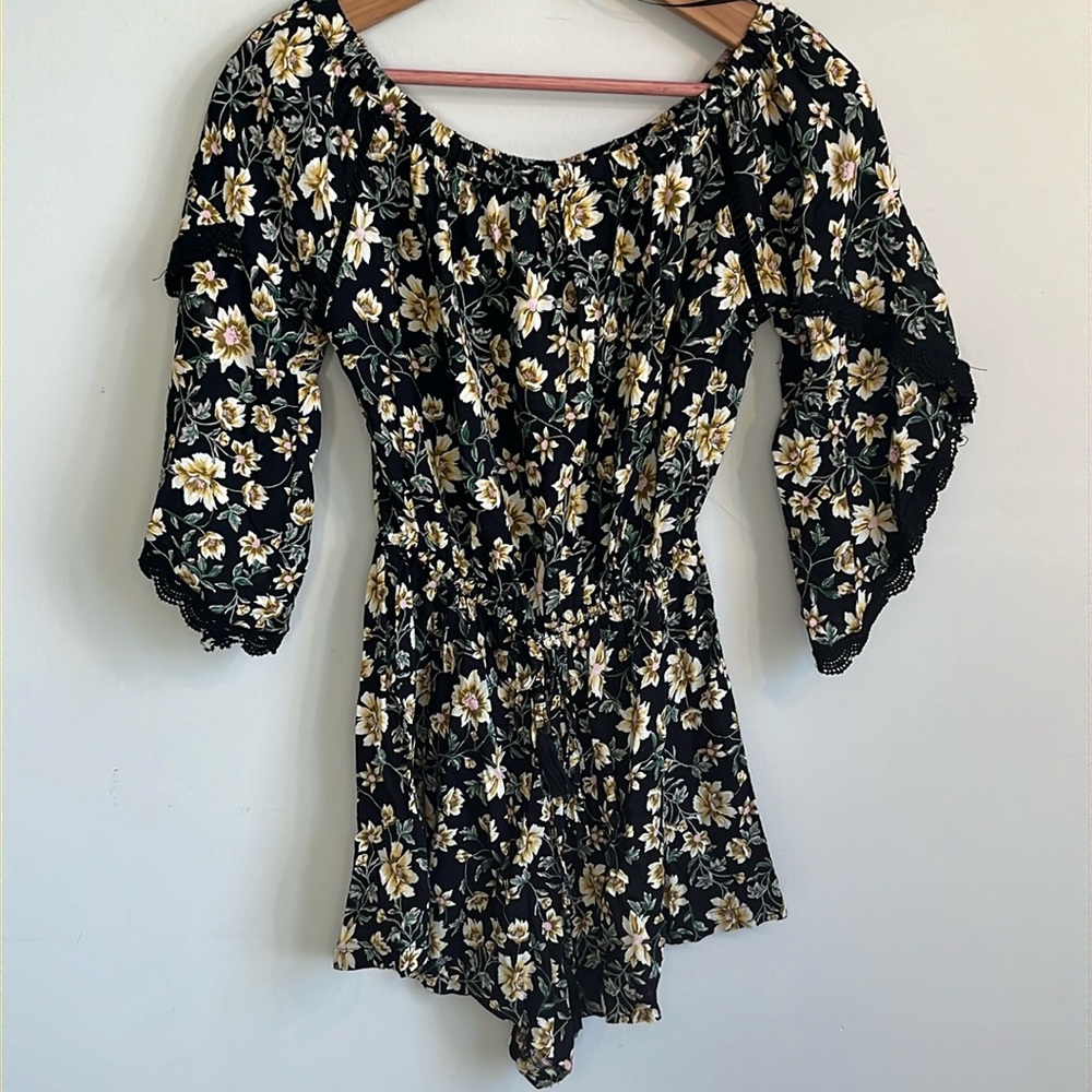 Angie Short Sleeve Floral Romper Trumpet Sleeve with Lace Detail size S